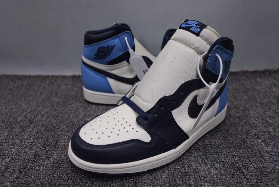 Air Jordan 1 Retro High OG Obsidian UNC