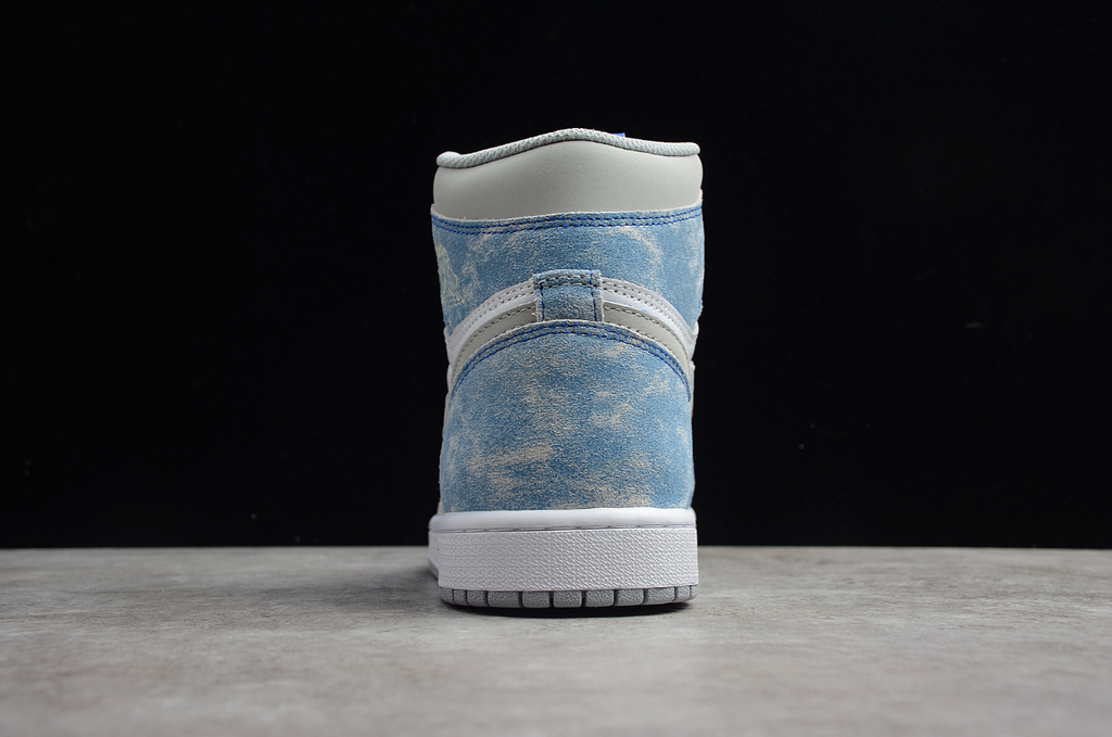 Air Jordan 1 Retro High OG Hyper Royal
