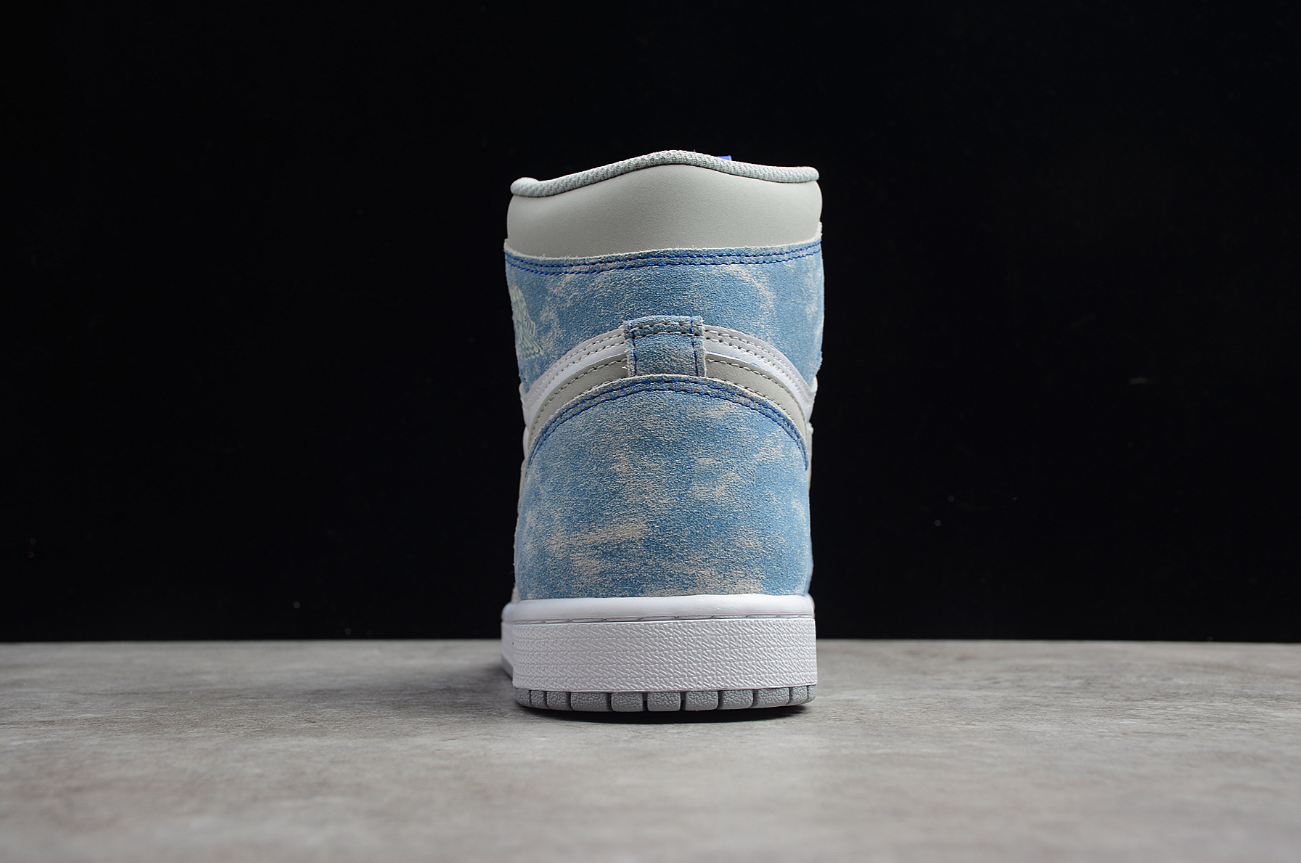 Air Jordan 1 Retro High OG Hyper Royal