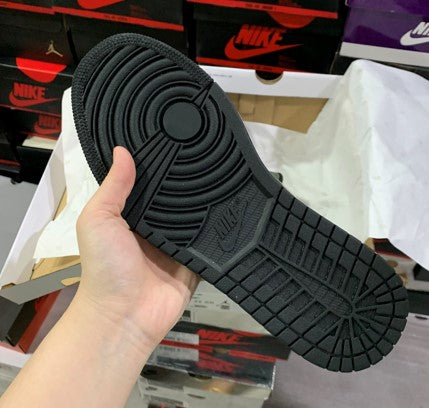 Air Jordan 1 Mid Army Green Style