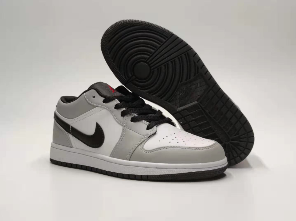 Air Jordan 1 Low Light Smoke Grey