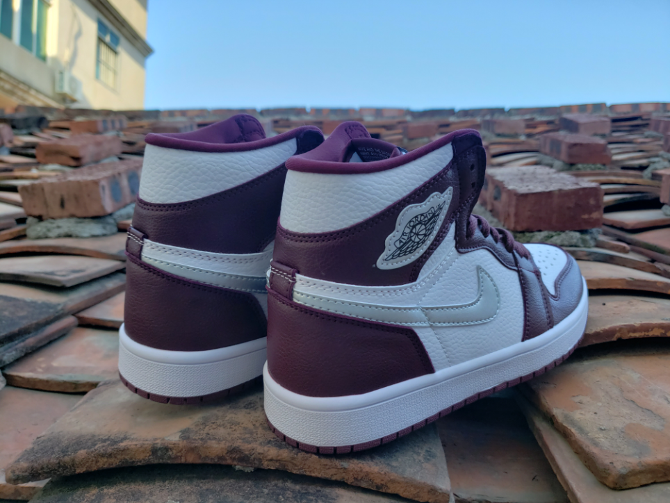 Air Jordan 1 Retro High OG Bordeaux