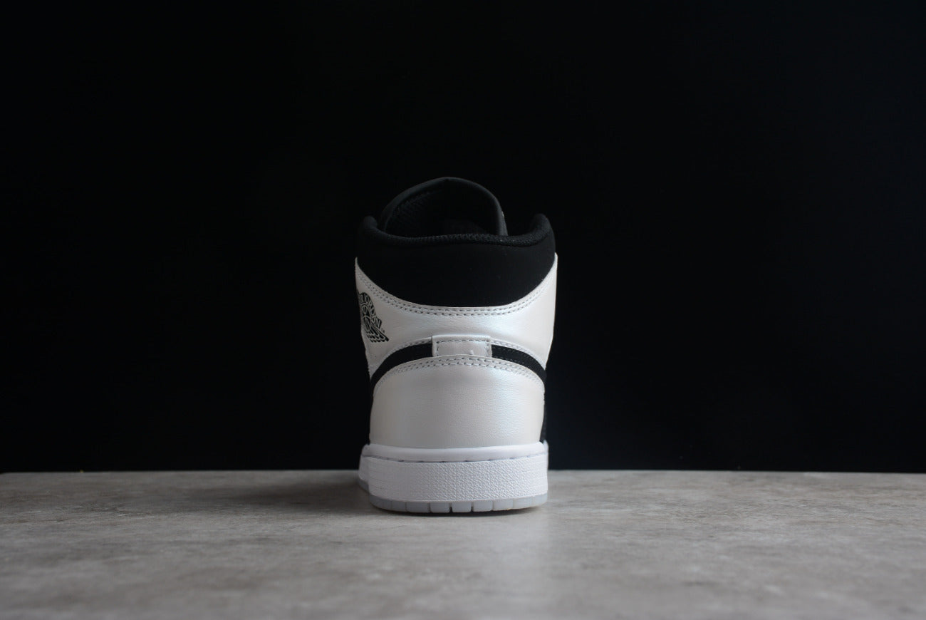 Air Jordan 1 Mid Diamond Shorts