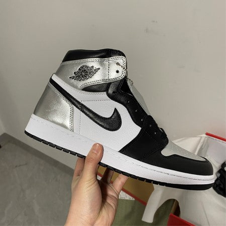 Air Jordan 1 WMNS “Silver Toe”