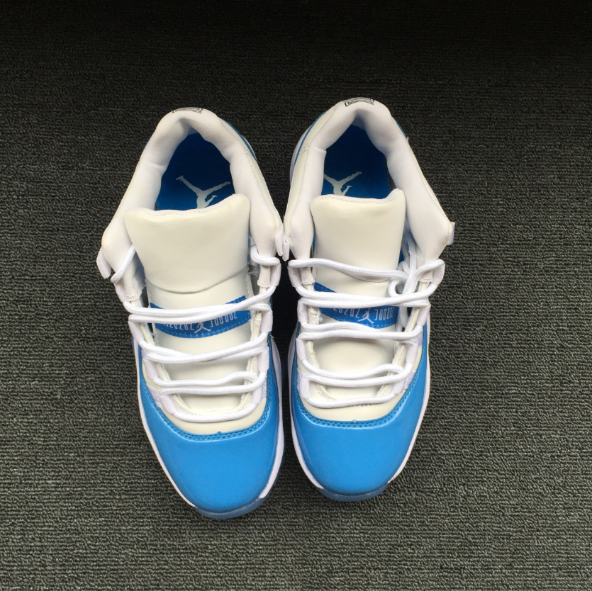Air Jordan 11 Low UNC