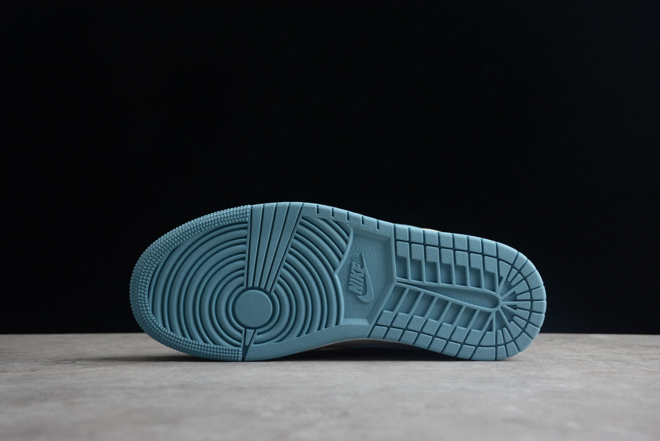 Air Jordan 1 Mid UNC 2022