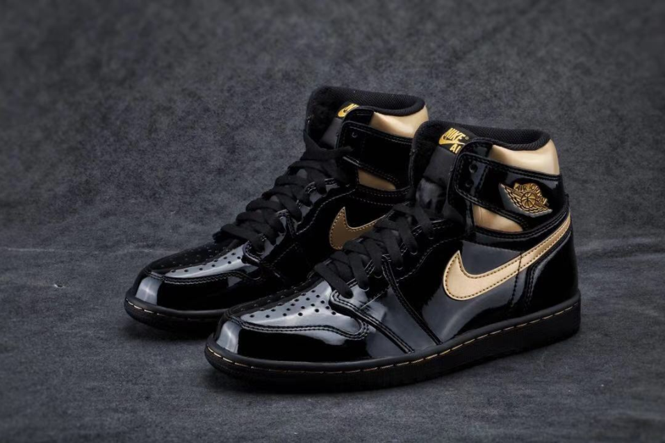 Air Jordan 1 High OG Black Metallic Gold