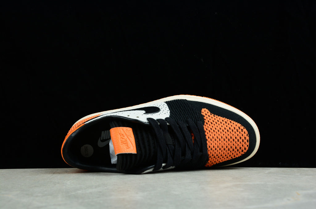 Air Jordan 1 Retro Low Flyknit