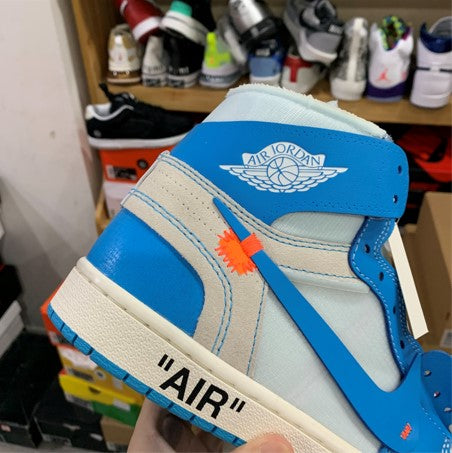 Air Jordan 1 UNC
