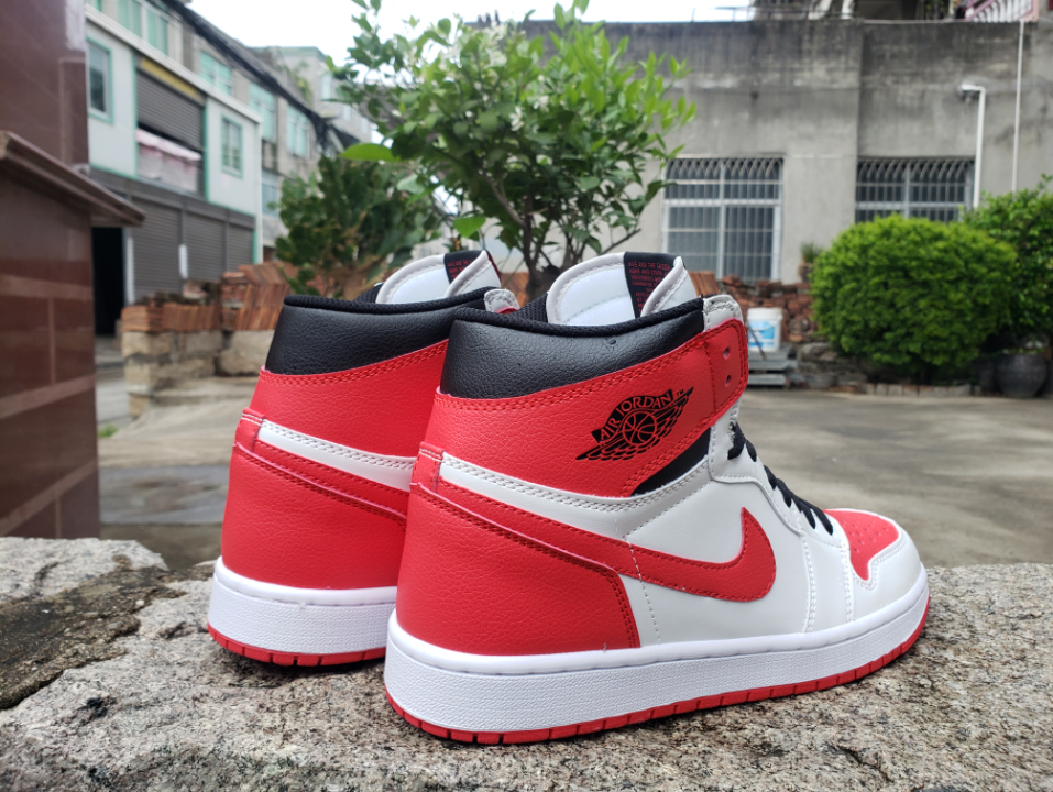 Air Jordan 1 High OG Heritage