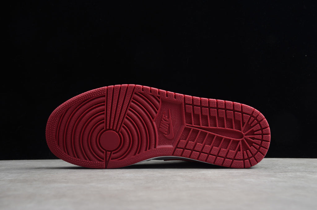 Air Jordan 1 Mid Bred Toe