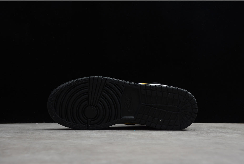Air Jordan 1 Mid Lakers Top 3