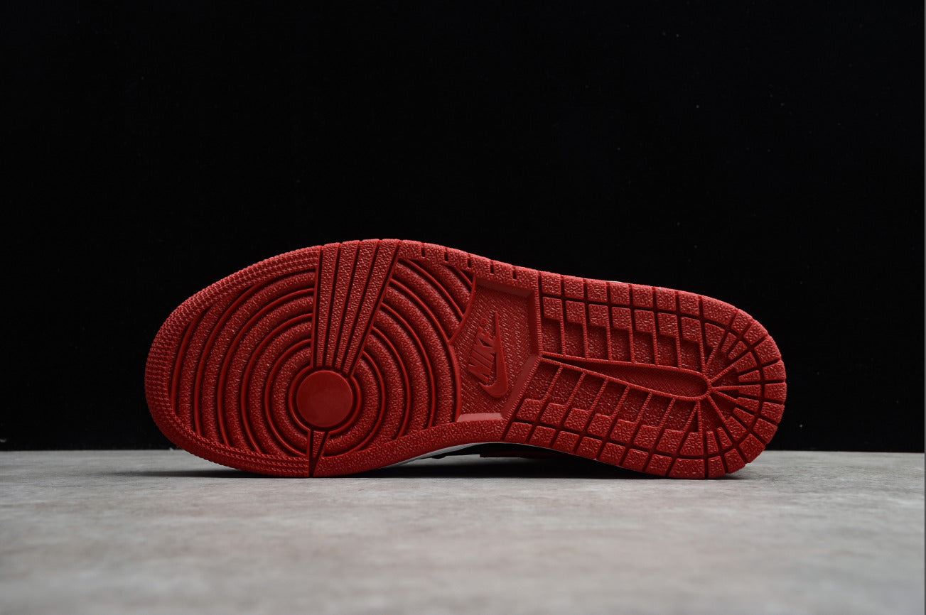 Air Jordan 1 Mid “Bred”