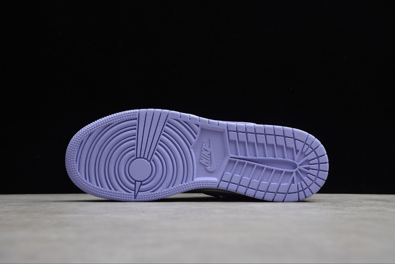 Air Jordan 1 Low SE Arctic Punch