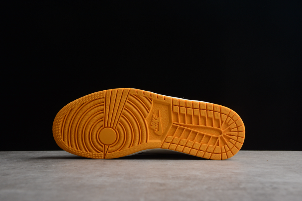 Air Jordan 1 Retro High OG Yellow Toe