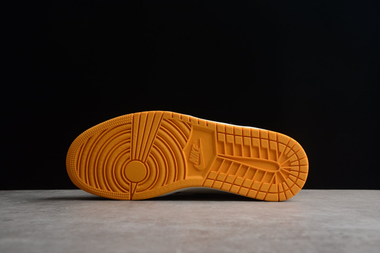 Air Jordan 1 Retro High OG Yellow Toe