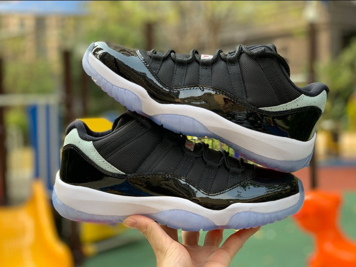 Air Jordan 11 Low Infrared