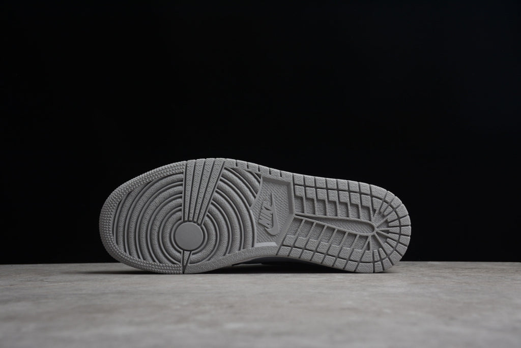 Air Jordan 1 Mid Light Smoke Grey