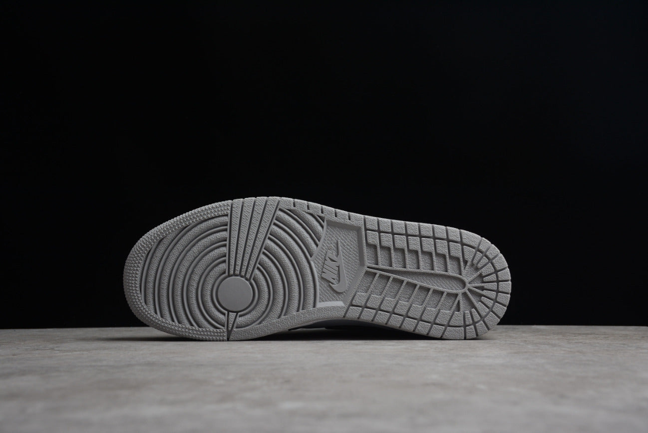 Air Jordan 1 Mid Light Smoke Grey