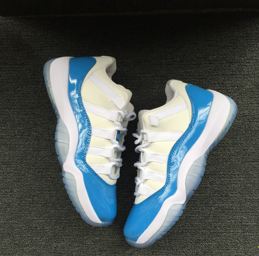 Air Jordan 11 Low UNC