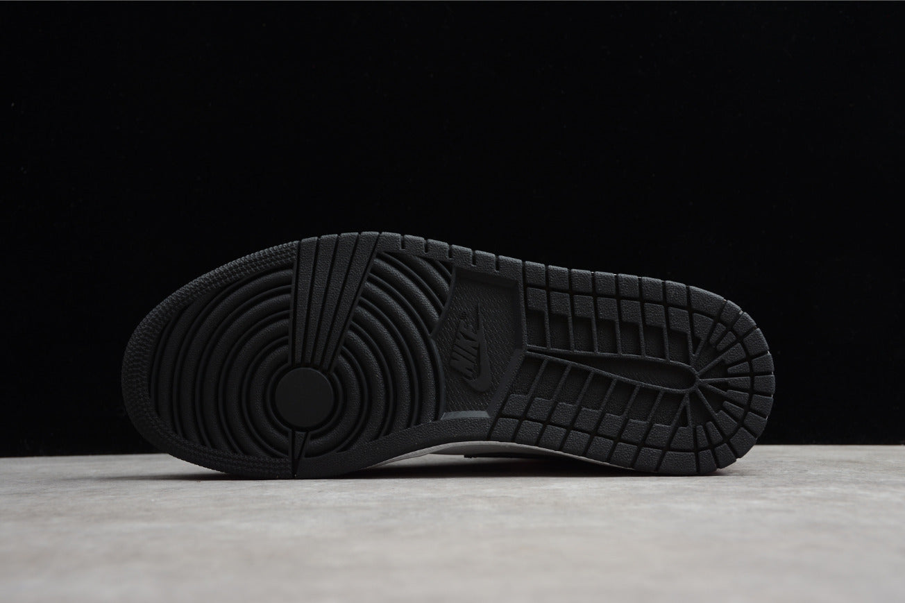 Air Jordan 1 Mid Chicago Black Toe