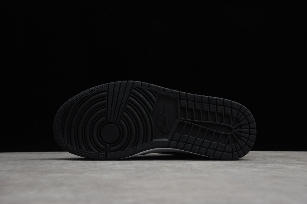 Air Jordan 1 Low “Light Smoke Grey”