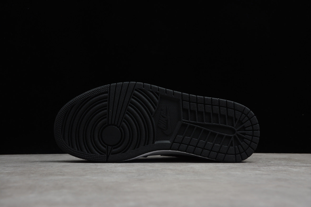 Air Jordan 1 Low “Light Smoke Grey”