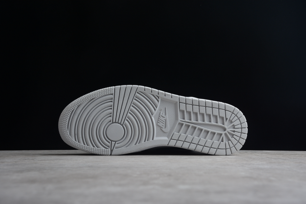 Air Jordan 1 Retro High OG Stage Haze