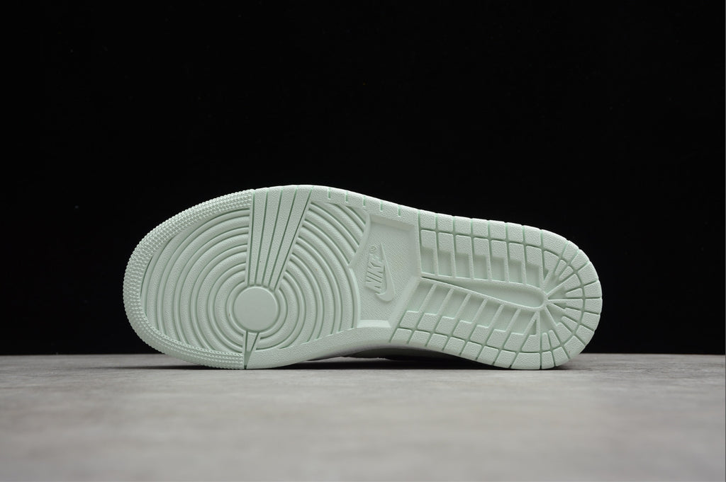 Air Jordan 1 Low SE “Barely Green”