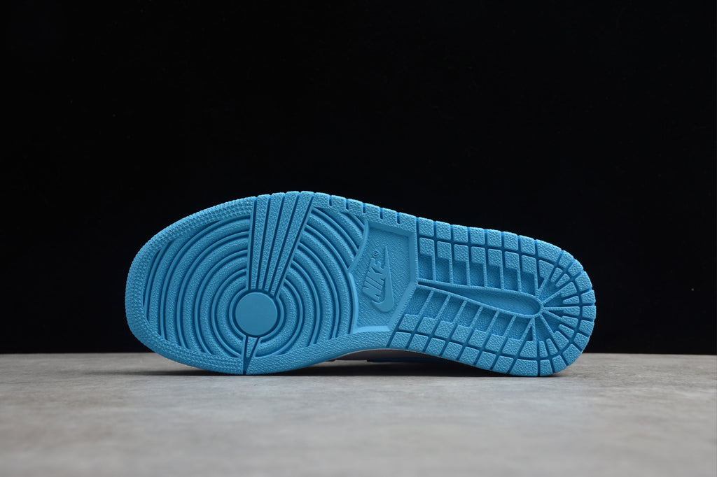 Air Jordan 1 Mid WMNS UNC