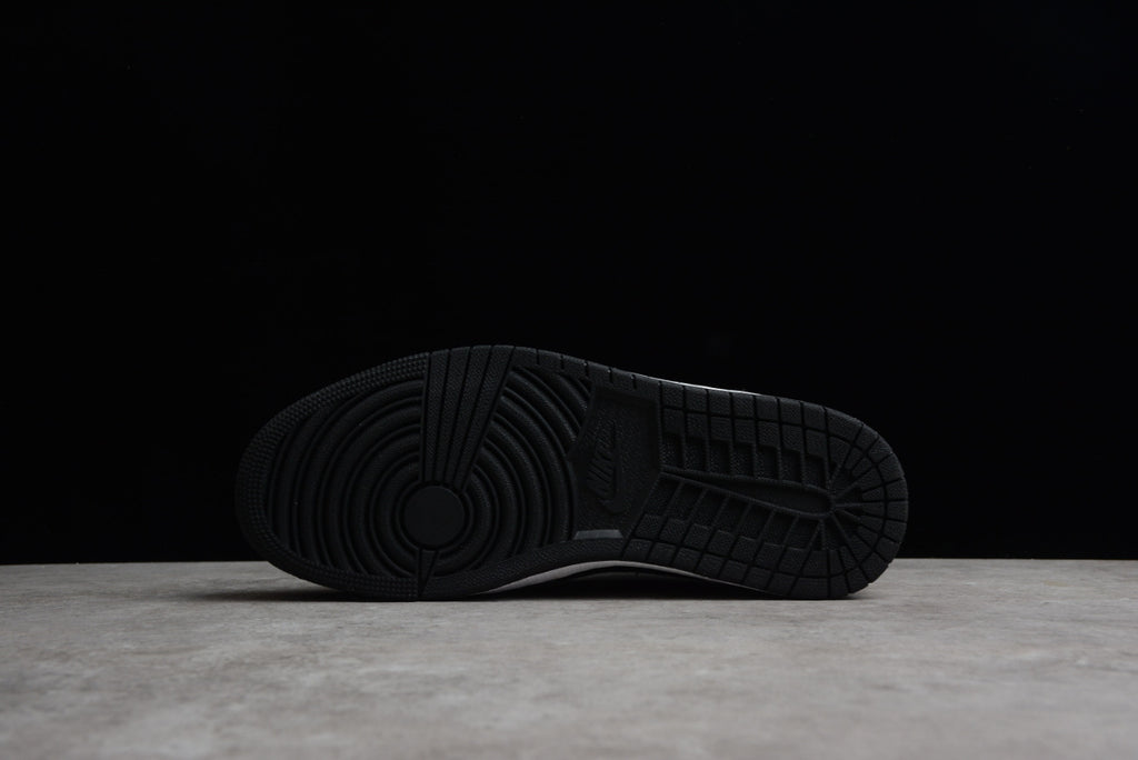 Air Jordan 1 Mid Tuxedo
