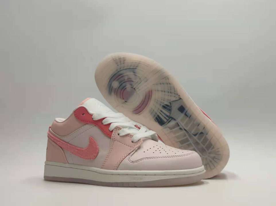 Air Jordan 1 Low Mighty Swooshers Pink