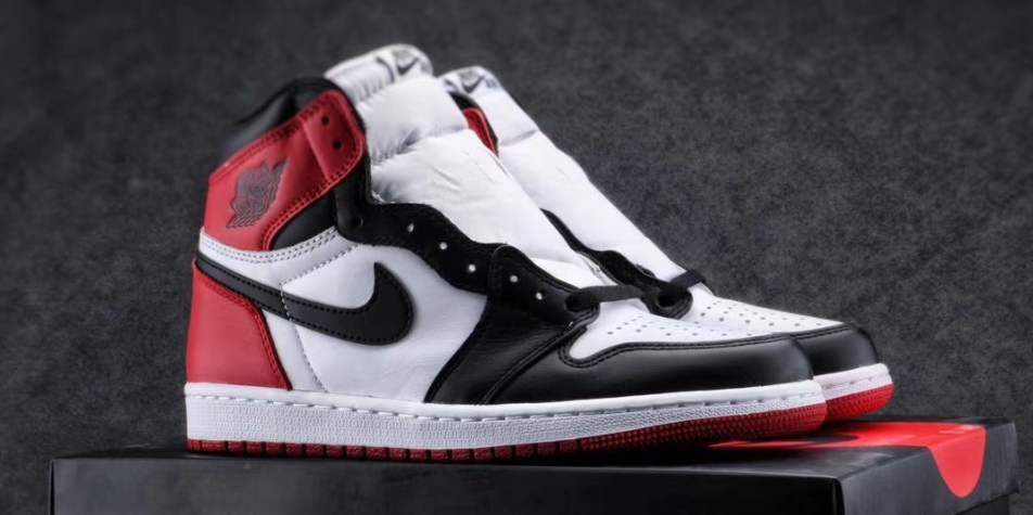 Air Jordan 1 Chicago Black