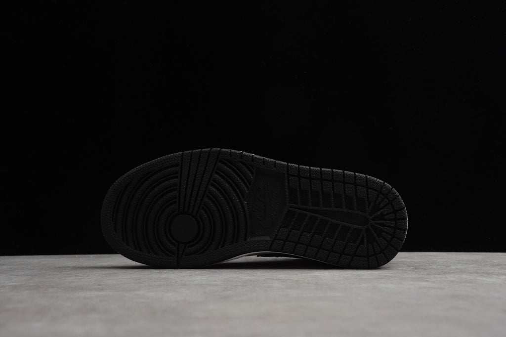 Air Jordan 1 Mid Reverse Black Toe