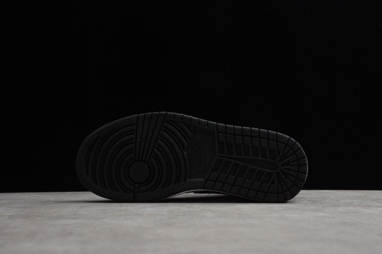 Air Jordan 1 Mid Reverse Black Toe