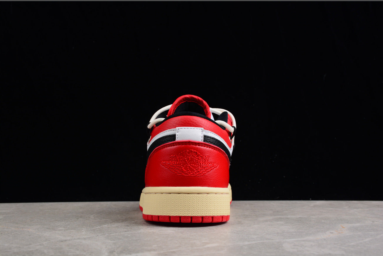 Air Jordan 1 Low “Chicago”