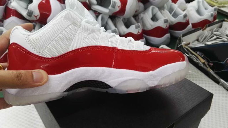 Air Jordan 11 Low Varsity Red