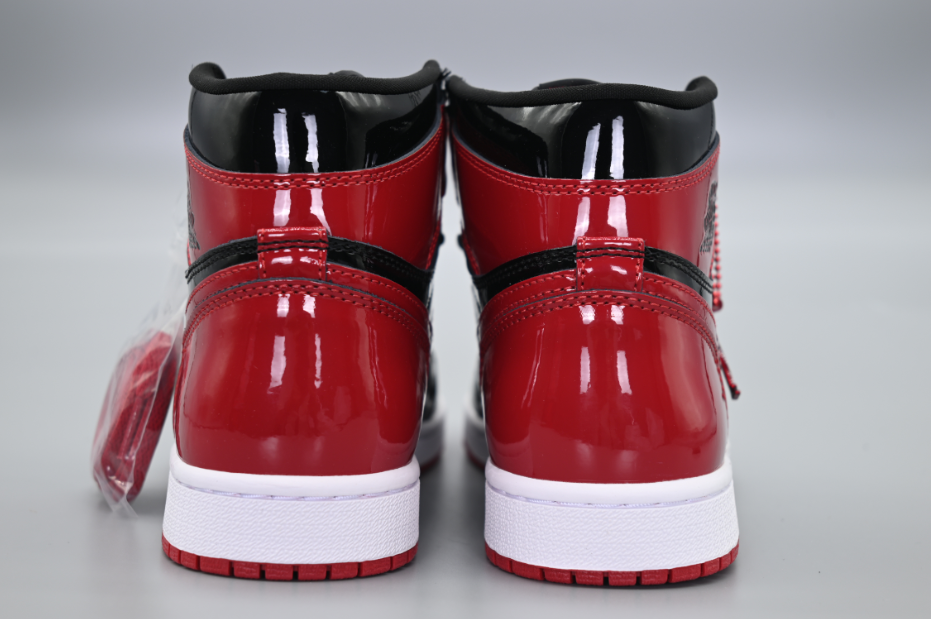 Air Jordan 1 Retro High OG Patent Bred