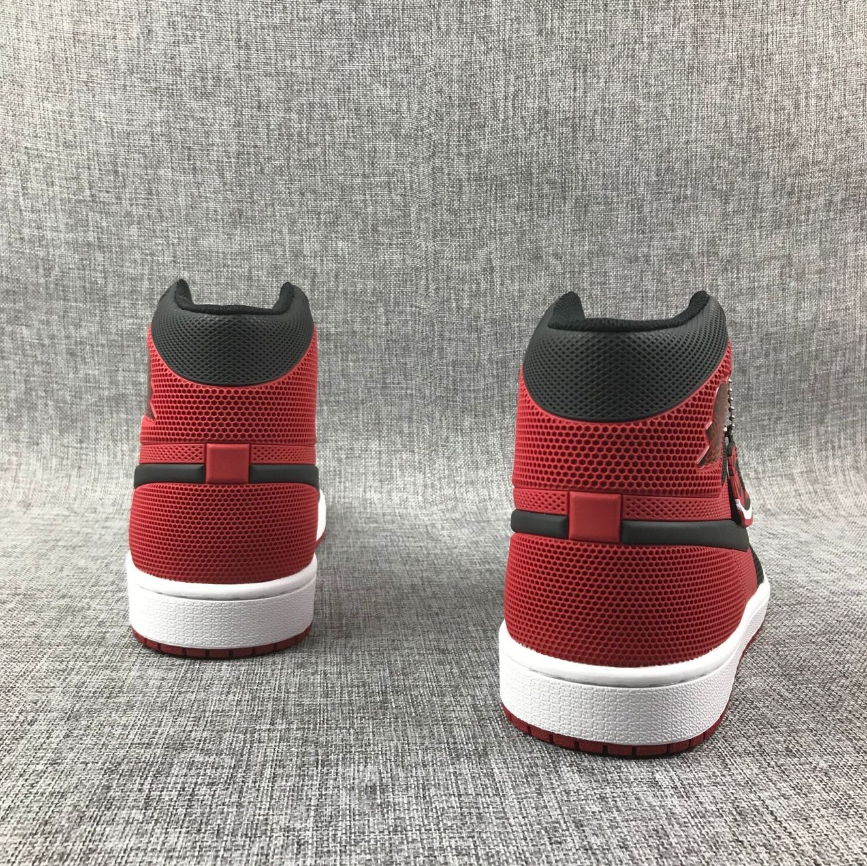 Air Jordan 1 Retro High Flyknit