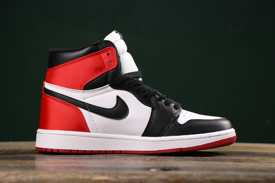 Air Jordan 1 Retro High Satin Black Toe