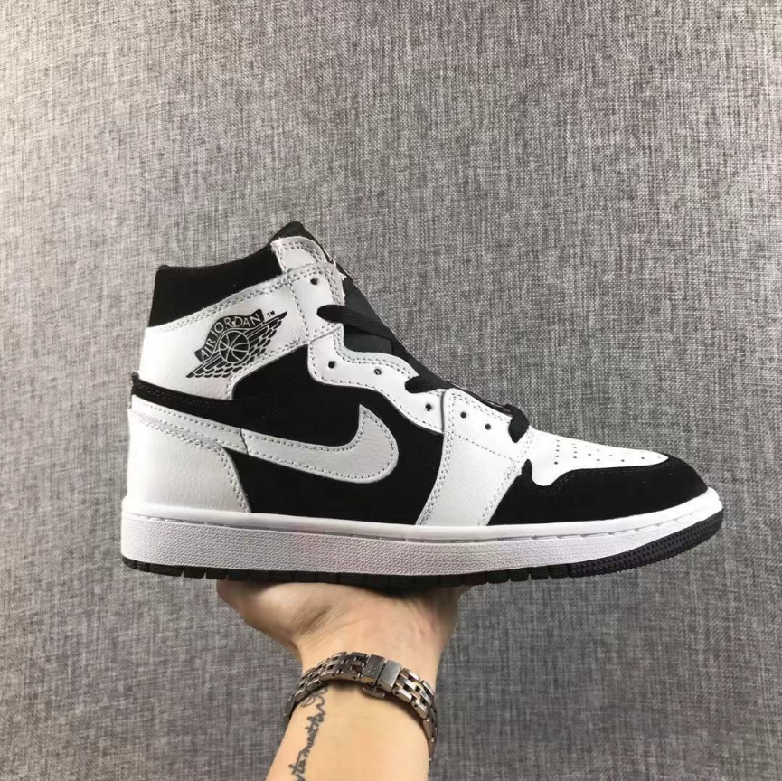 Air Jordan 1 Retro Mid Tuxedo