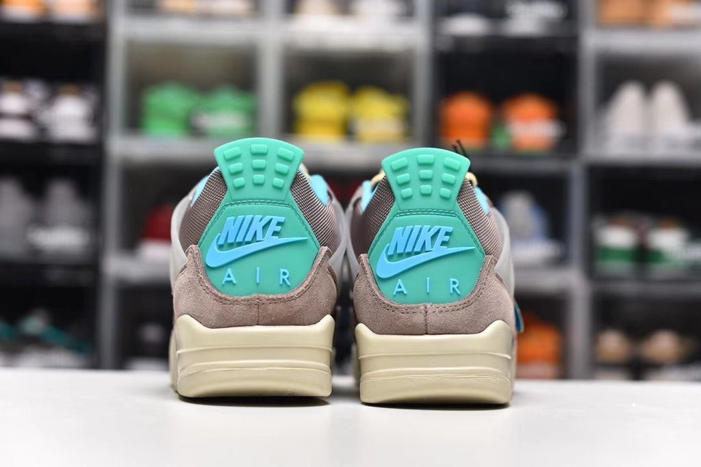 Air Jordan 4 X Taupe Haze