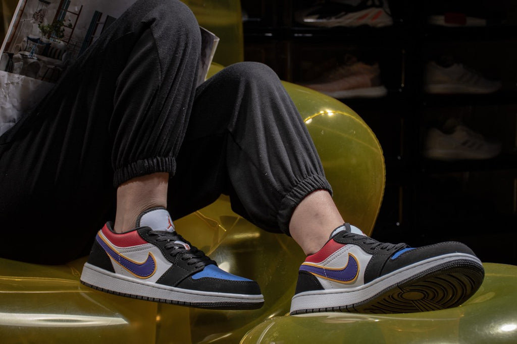 Air Jordan 1 Low Lakers Top 3