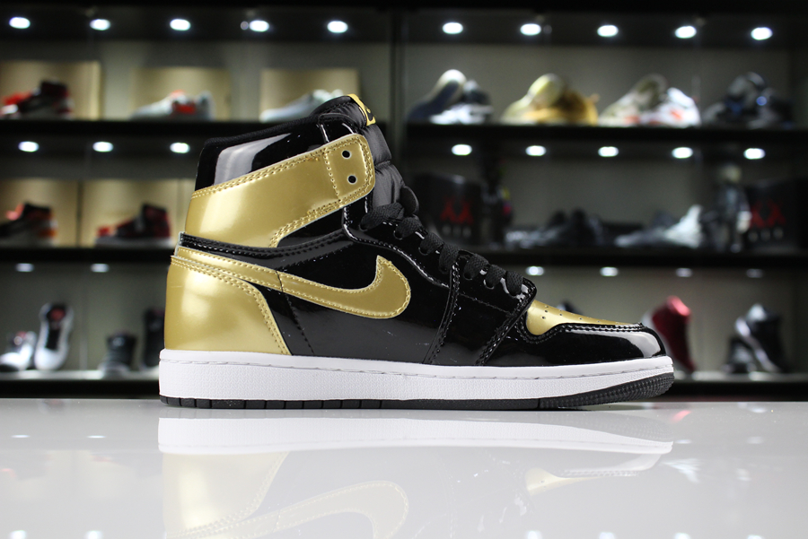 Air Jordan 1 High Gold Toe Top 3