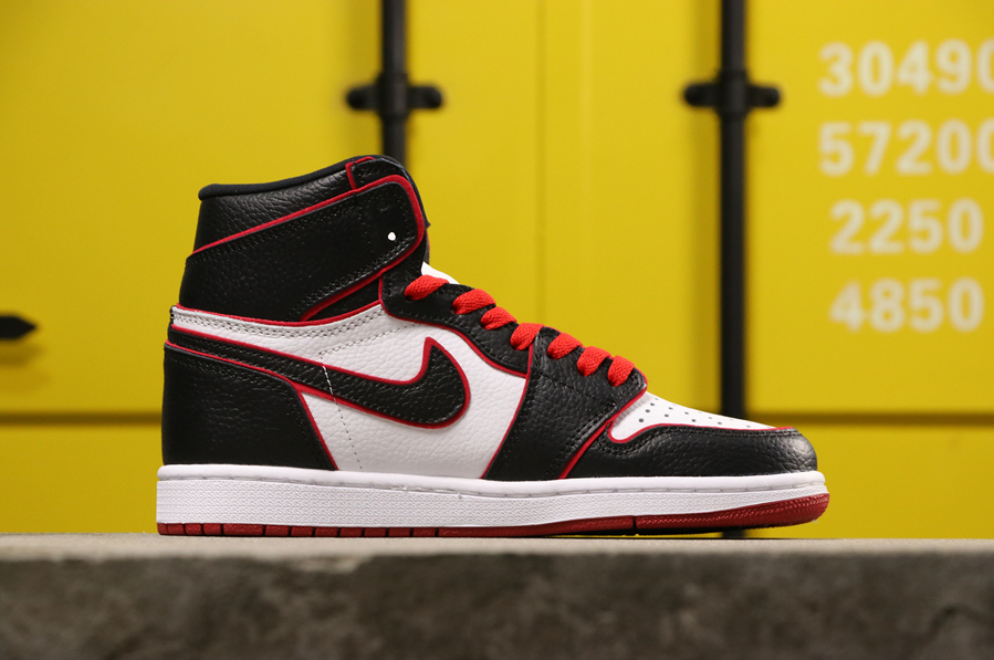 Air Jordan 1 High Bloodline