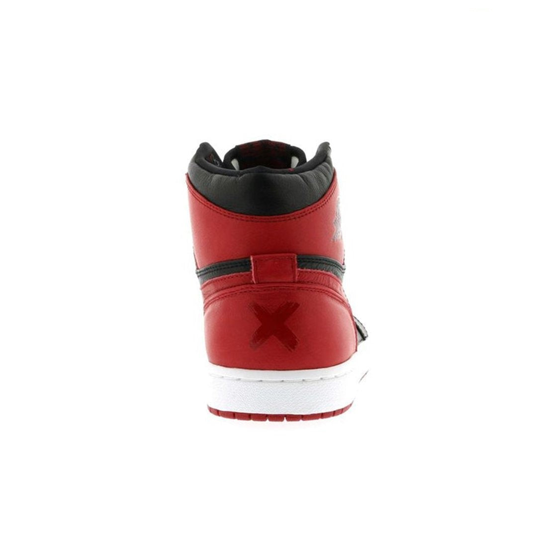 Air Jordan 1 Retro Banned (2011)
