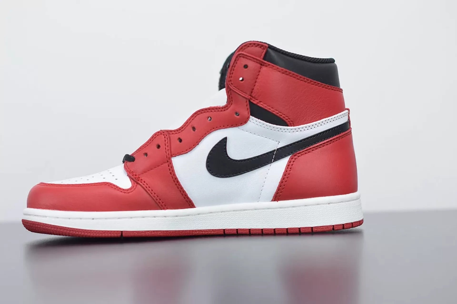 Air Jordan 1 Retro Chicago (2015)