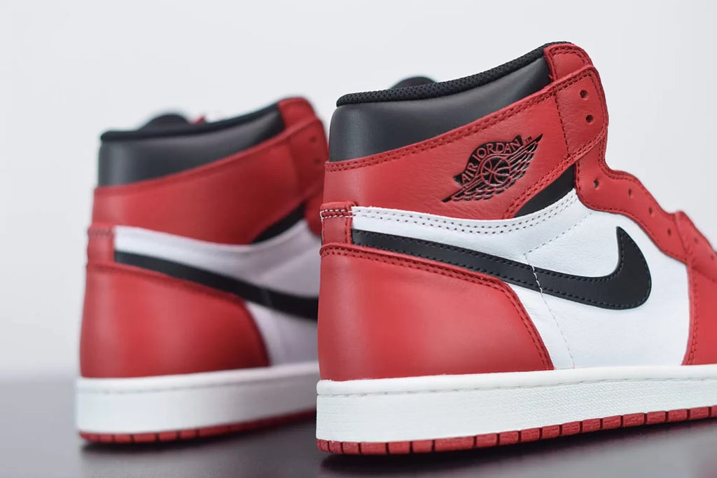 Air Jordan 1 Retro Chicago (2015)