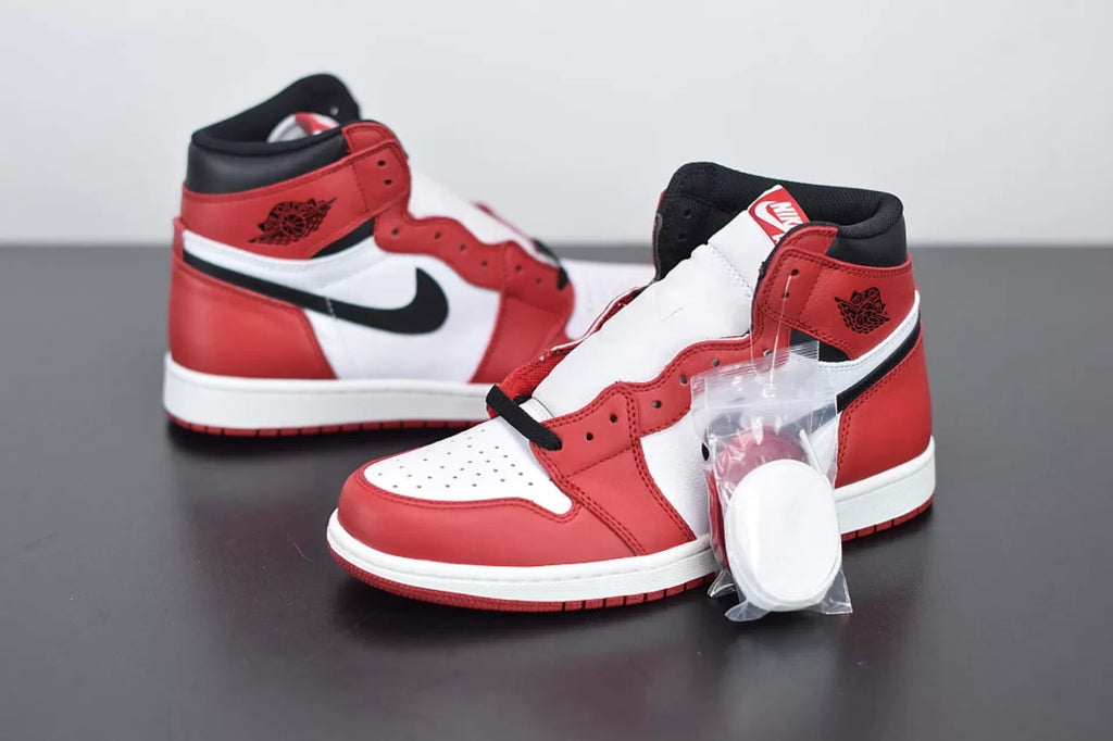 Air Jordan 1 Retro Chicago (2015)