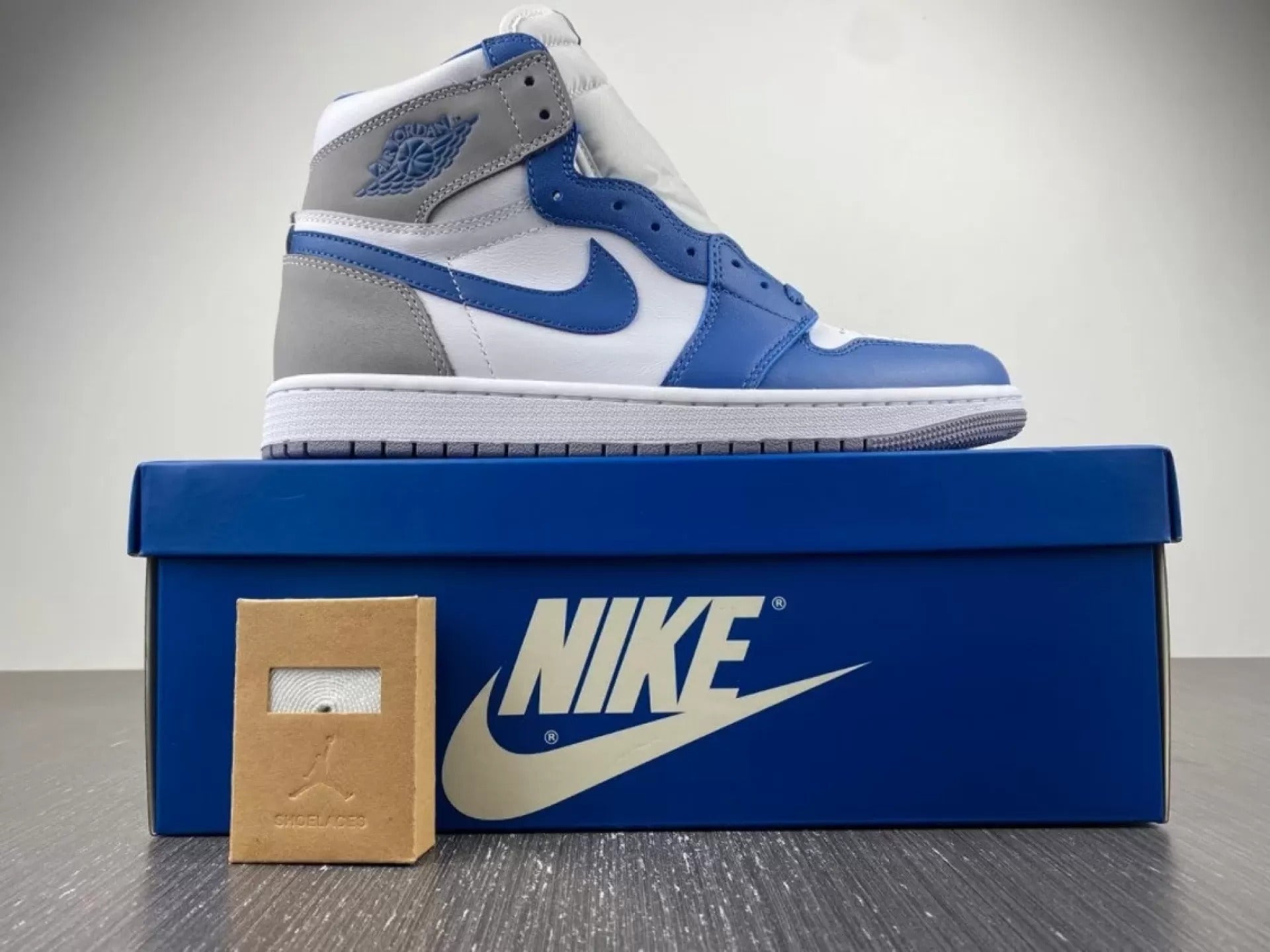 Air Jordan 1 Retro High OG True Blue